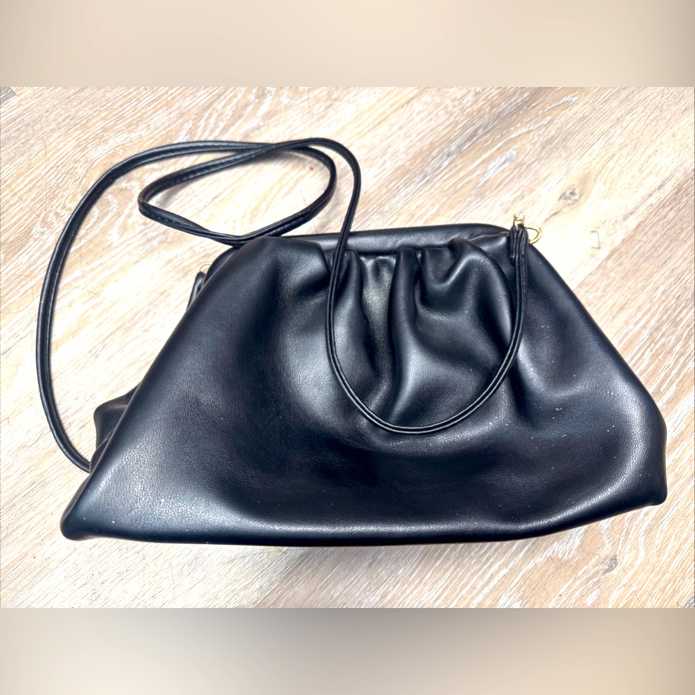 Urban Expression Crossbody sling bag solid black leather size 7H X 10L